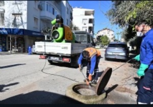 Antalya Büyükşehir Belediyesi Bin 600 personel ve 202 araçlık ekiple ilaçlamada